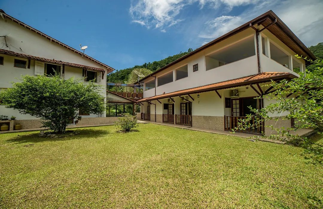 Pousada Cantinho do Sossego Paraty tem Piscina com Vista pra Montanha, Salão de Jogos, Café da Manhã, Estacionamento, Gerador de Energia, Próximo as principais Praias, Ilhas e Cachoeiras-1